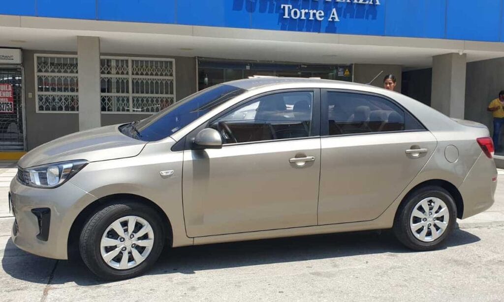 En el Alquiler de autos, Kia Soluto en Guayaquil con Guayaquil Rentacar, podra recorrer la ciudad de Guaquil y lugares cercanos